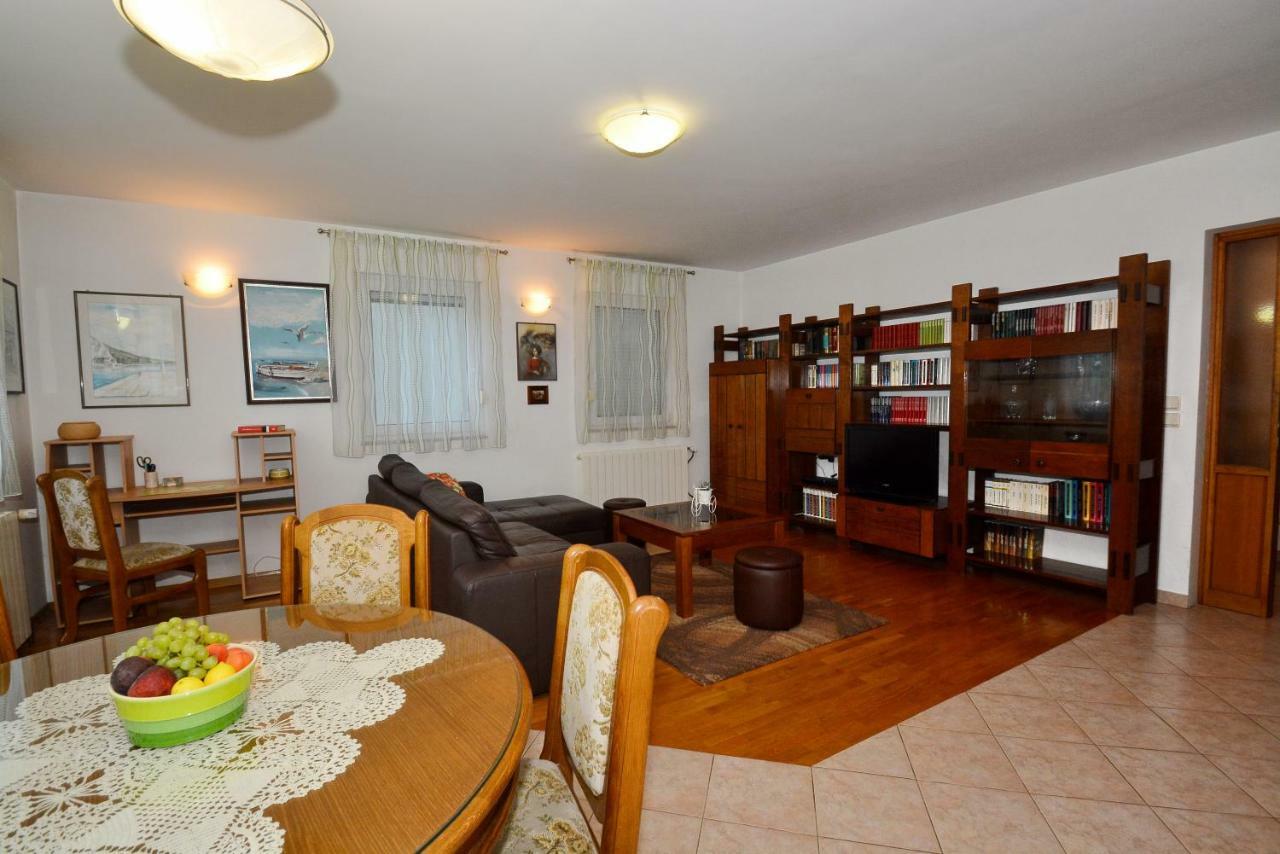 Apartman Vanja Omiš Екстериор снимка
